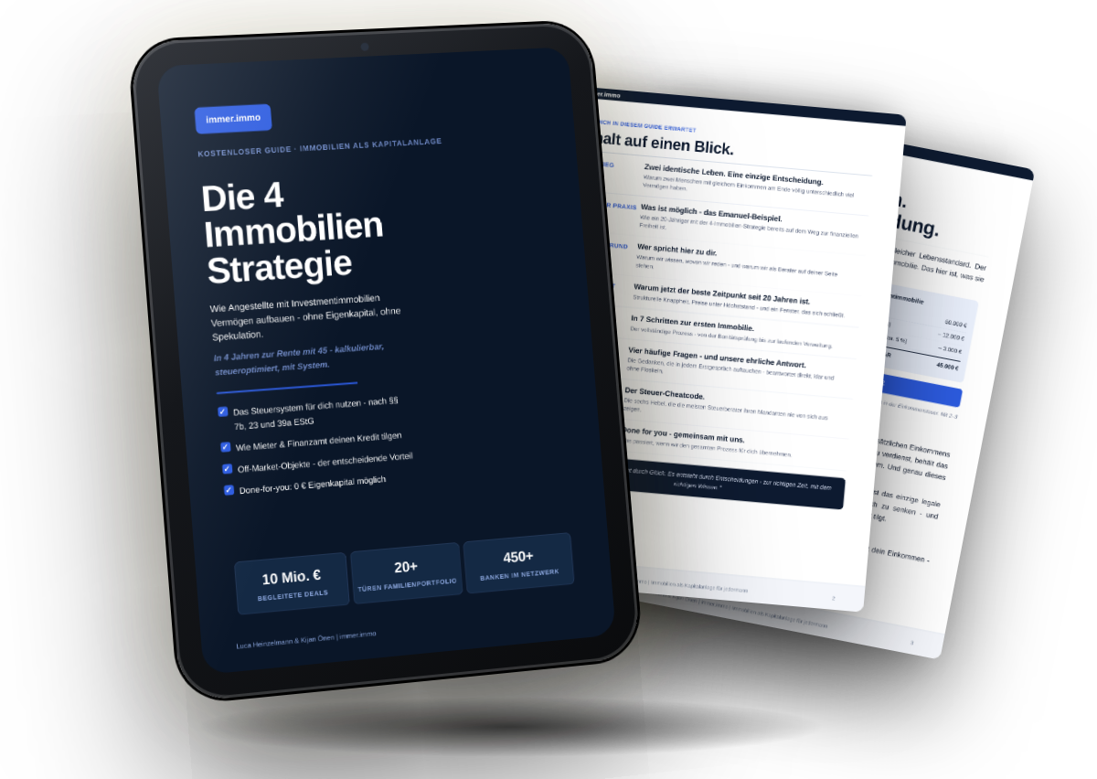 Der Guide Die 4 Immobilien Strategie auf einem Tablet, dahinter zwei Innenseiten